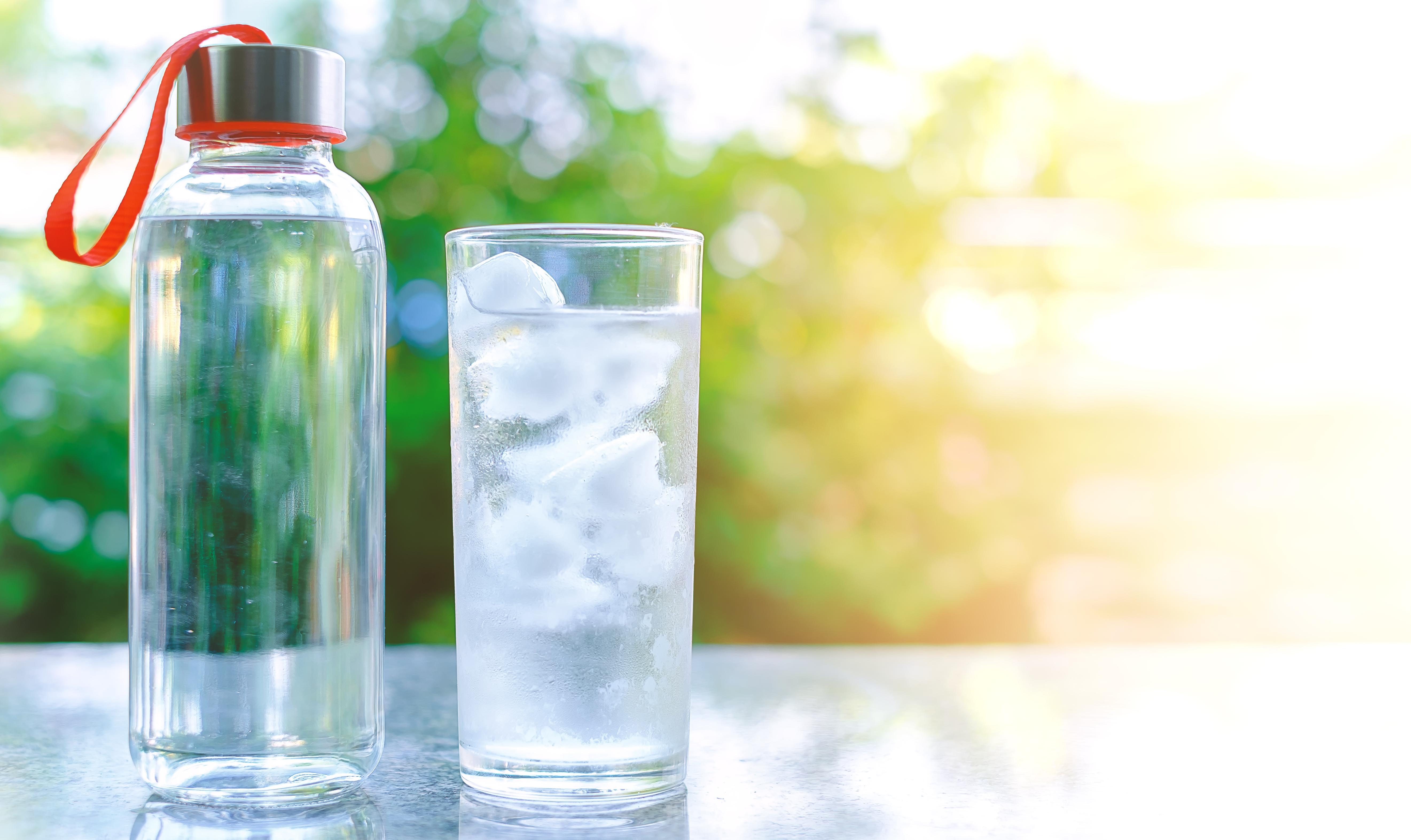 Cold Water Vs Room Temperature Water: When Should You Drink Them?